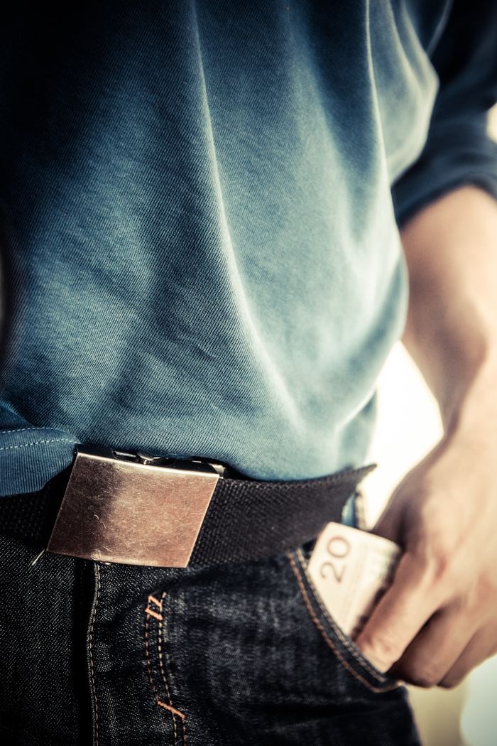 Bargeld in Jeans-Tasche